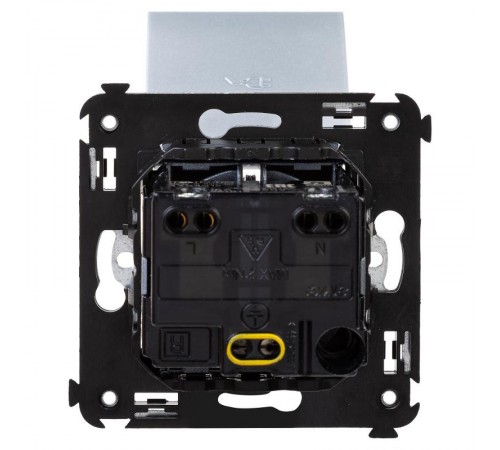 Розетка с крышкой в стену, 2P+E, с з/ш, "Avanti", "Закаленная сталь"  4404013  DKC