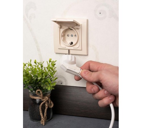 Минск Розетка 1-местная СП с/з с крышкой 16А бежевая с защ. штор. IP44   ERR16-029-200-44  EKF