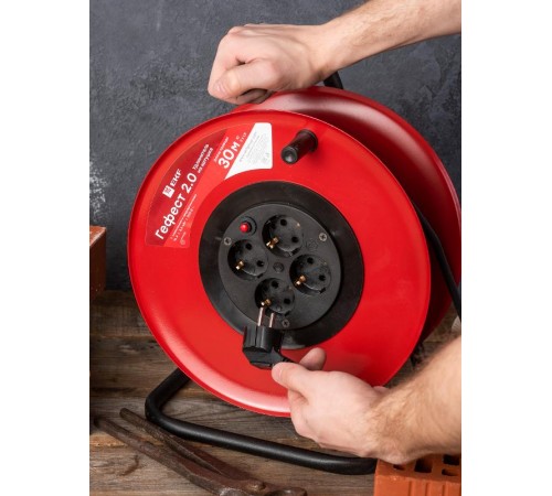 Удлинитель на катушке "Гефест 2.0" 4 гнезда 30м с заземлением и предохранителем КГ 3*1,5 16А/3,5кВт PROxima  UKG02-16-R315-4-30  EKF