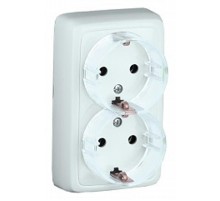 Розетка открытой установки, двухместная, с заземляющим контактом, со шторками, с изолирующей пластиной, цвет белый  РА16-184  HEGEL