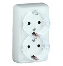 Розетка открытой установки, двухместная, с заземляющим контактом, с изолирующей пластиной, цвет белый  РА16-183  HEGEL