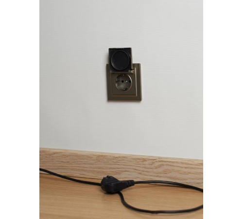 BRITE Розетка с заземлением со шторками с кр. 16А IP44 РСбш10-3-44-БрШ шампань  BR-R16-16-44-K37  IEK