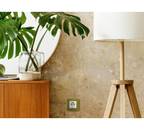 Etika Белый Розетка с заземлением со шторками, винтовые клеммы  672222  Legrand