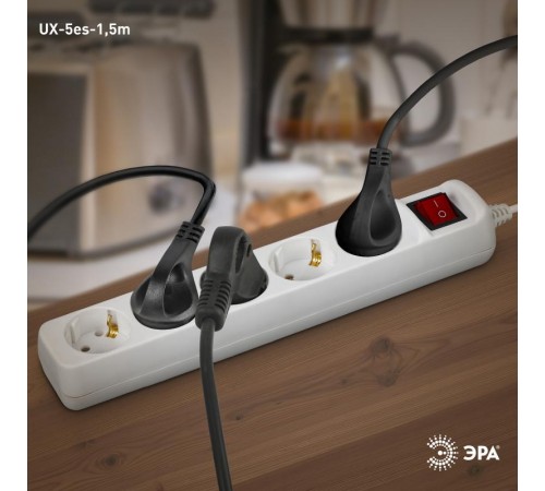 Удлинитель Россия ЭРА UX-5es-1,5m Удлин-ль c заземлением, 3x0,75мм2, c выкл. 5гн, 1,5м  Б0035756  ЭРА