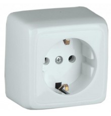 Розетка открытой установки, одноместная, с заземляющим контактом, со шторкой цвет белый  РА16-112  HEGEL