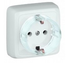 Розетка открытой установки, одноместная, с заземляющим контактом, со шторкой, с монтажной пластиной, цвет белый  РА16-176  HEGEL