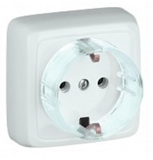 Розетка открытой установки, одноместная, с заземляющим контактом, со шторкой, с монтажной пластиной, цвет белый  РА16-176  HEGEL