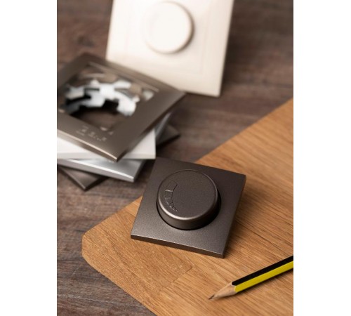 Валенсия лицевая панель светорегулятора 600W 220В графит EKF PROxima   ESD06-L-101-60   EKF