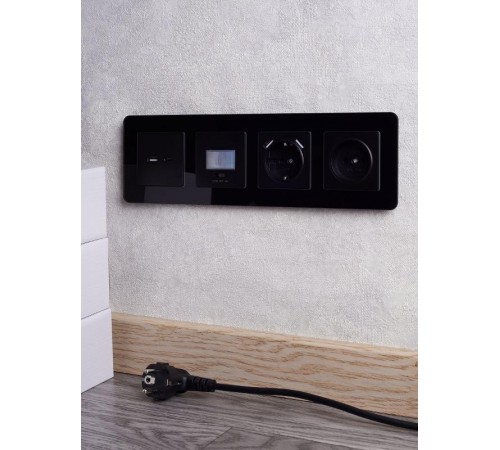 BRITE Рамка 4-ая РУ-4-2-Бр стекло черный RE  BR-M42-G-41-K02  IEK