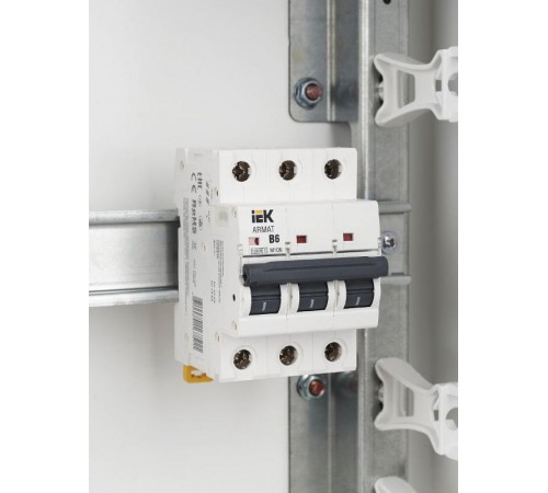 Выключатель автоматический трехполюсный M10N 3P B 6А 10кА ARMAT  AR-M10N-3-B006  IEK