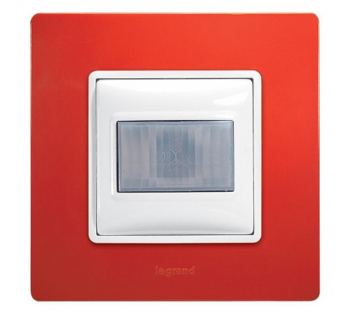 Etika Красная Рамка 1-ая  672531  Legrand