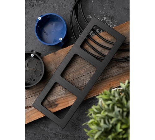 Стокгольм Рамка 3-местная металлическая черная PROxima  EZM-G-304-10  EKF