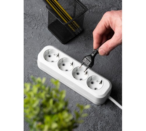 Удлинитель "Эксперт"  4 гнезда 2 метра 16А/3,5кВт с заземлением ПВС 3х1 EKF PROxima  UBA16-310-4-02  EKF