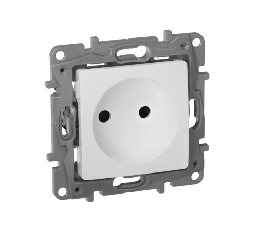 Etika Белый Розетка без заземления со шторками, винтовые клеммы  672234  Legrand