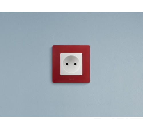 Etika Белый Розетка без заземления, винтовые клеммы  672220  Legrand