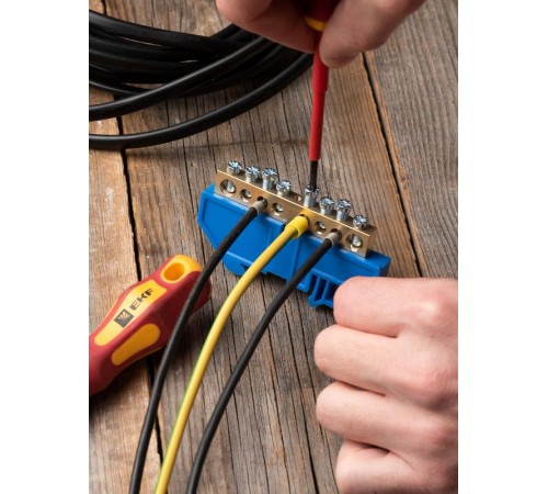 Шина "0" (8х12мм.) 125А 8 отверстий изолятор на DIN-рейку латунь EKF PROxima  sn0-125-8-d  EKF