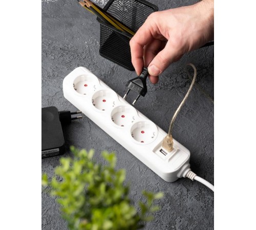 Удлинитель "Эксперт" 4 гнезда 5 метров 16А/3,5кВт с 2 USB 2,1А ПВС 3х1  UBA16-2USB-4-05i  EKF