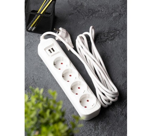 Удлинитель "Эксперт" 4 гнезда 5 метров 16А/3,5кВт с 2 USB 2,1А ПВС 3х1  UBA16-2USB-4-05i  EKF