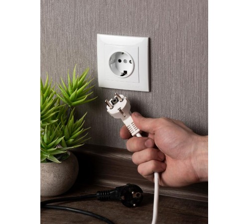 Валенсия розетка 1-местная с/з 16А белая с защ. штор. EKF PROxima   EWR16-028-10   EKF