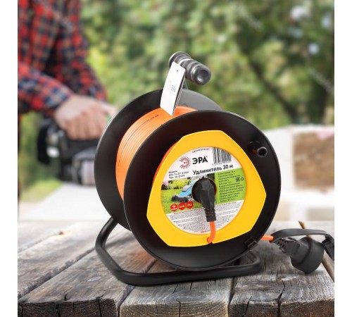 Удлинитель силовой ЭРА RPx-1e-3x1.5-30m на п. катушке c/з 30м 1 гн ПВС 3х1.5  Б0046838  ЭРА