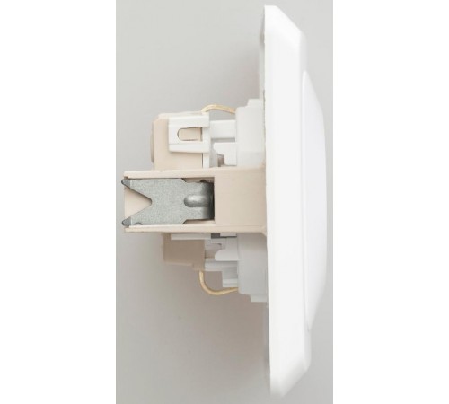 Этюд Белый С/У Розетка с заземлением с защитными шторками  PC16-004B  SE