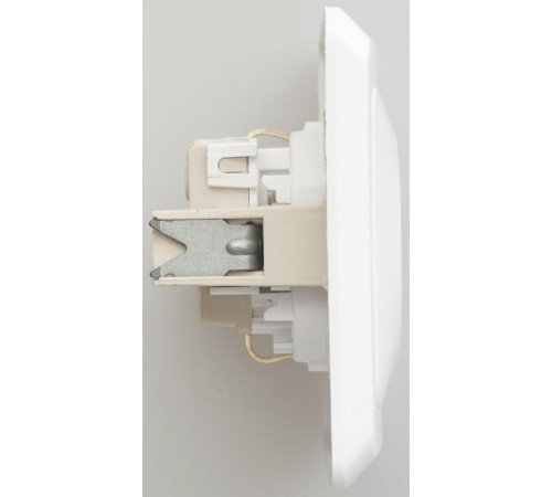 Этюд Белый С/У Розетка с заземлением с защитными шторками  PC16-004B  SE