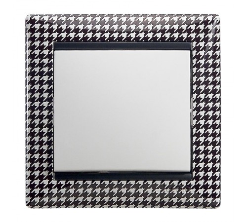 Valena Белый Переключатель 1-клавишный  774406  Legrand