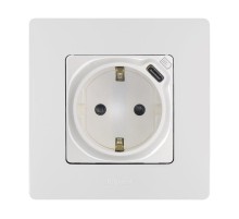 Розетка с заземлением с USB тип C - Legrand Etika - со шторками 16А 250В 1500мА 7,5Вт безвинтовые зажимы - белый  672288  Legrand