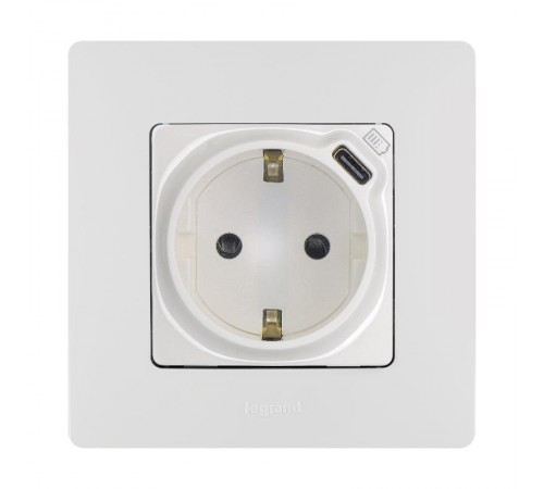 Розетка с заземлением с USB тип C - Legrand Etika - со шторками 16А 250В 1500мА 7,5Вт безвинтовые зажимы - белый  672288  Legrand