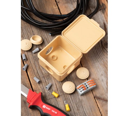 Коробка распределительная КМР-030-036 пылевлагозащитная, 4 мембранных ввода (65х65х45) светлое дерево EKF PROxima  plc-kmr2-030-036-s  EKF