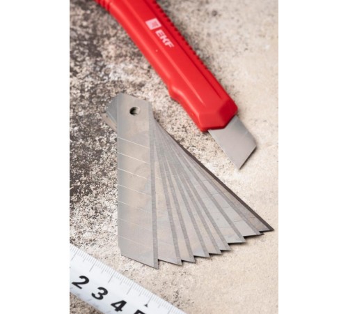 Набор сегментированных лезвий 18 мм НС-20 Master  cm-s20-ms  EKF