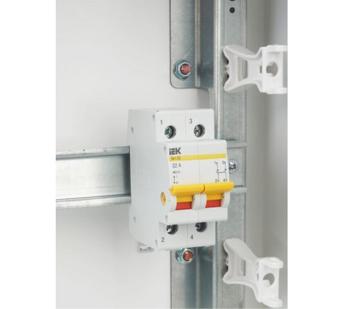 Выключатель нагрузки модульный (мини-рубильник) ВН-32 2Р 32А  MNV10-2-032  IEK