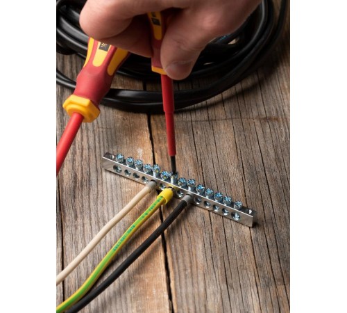 Шина PEN "ноль-земля" (6x9мм) 14 отв. цинк крепеж по краям  sn1-63-14-k  EKF