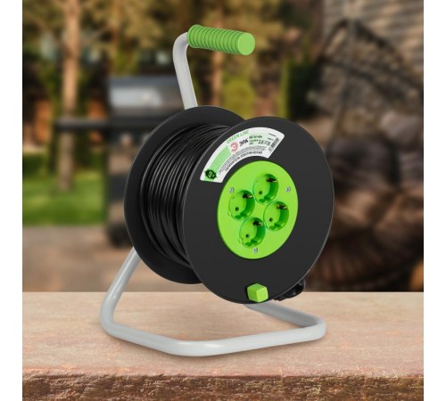 Удлинитель силовой ЭРА GREEN LINE KAT-3x1-40m Greenline на катушке пластик 4 розетки с заземлением 40м ПВС 3x1мм2   Б0065116  ЭРА