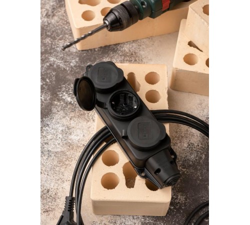 Розетка трехместная с защит. крышками каучуковая 230В 2P+PE 16A IP44 Basic  RPS-015-16-230-44  EKF