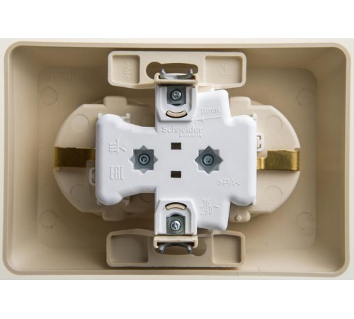 Этюд Кремовый С/У Розетка 2-ая с заземлением со шторками 16А 250B  PC16-108K  SE