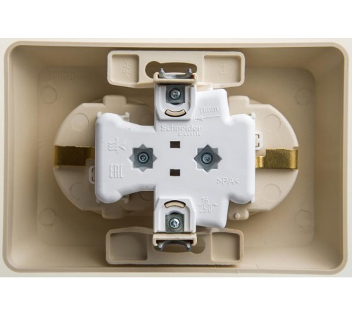 Этюд Кремовый С/У Розетка 2-ая с заземлением со шторками 16А 250B  PC16-108K  SE