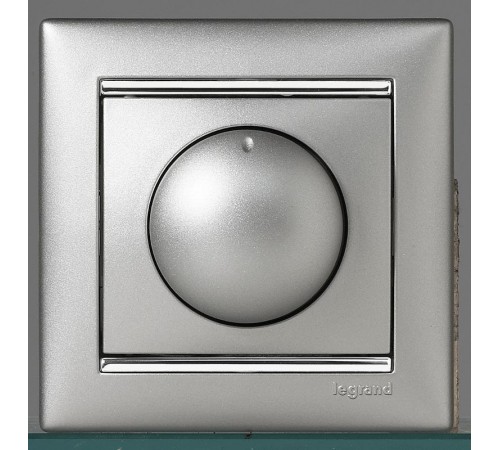 Valena Алюминий Светорегулятор поворотный 40-400W для ламп накаливания (вкл поворотом)  770261  Legrand