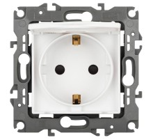 Розетка ЭРА Серия 12 12-2103-01М , с заземлением со шторками с крышкой, 16А-250В, белый матовый   Б0065675  ЭРА