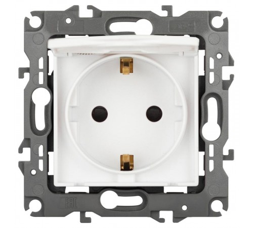 Розетка ЭРА Серия 12 12-2103-01М , с заземлением со шторками с крышкой, 16А-250В, белый матовый   Б0065675  ЭРА