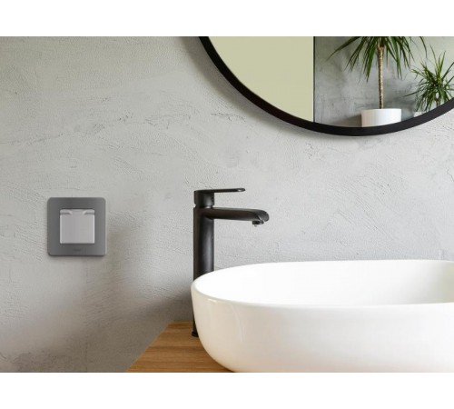 Inspiria Дымчатый Рамка 1-ая  673937  Legrand