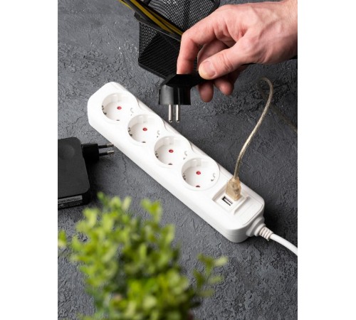 Удлинитель "Эксперт" 4 гнезда 2 метра 16А/3,5кВт с 2 USB 2,1А ПВС 3х1  UBA16-2USB-4-02i  EKF