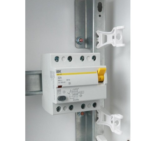 Выключатель дифференциальный (УЗО) ВД1-63S 4п 32А 100мА тип AC  MDV12-4-032-100  IEK