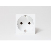 Розетка электрическая 2К+З (белая) со шторками  200013  SPL