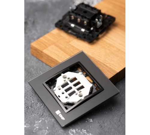 Минск Рамка 1-местная стеклянная черная Basic  ERM-G-401-70  EKF