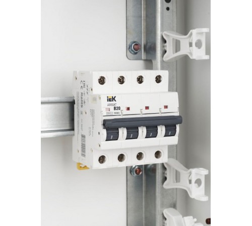 Выключатель автоматический четырехполюсный M06N 4P B 20А 6кА ARMAT  AR-M06N-4-B020  IEK