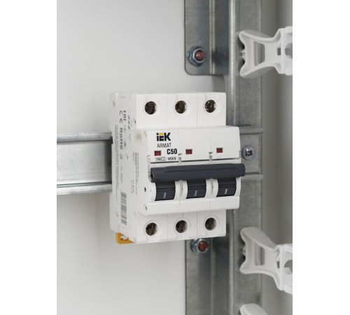 Выключатель автоматический трехполюсный M06N 3P C 50А 6кА ARMAT  AR-M06N-3-C050  IEK