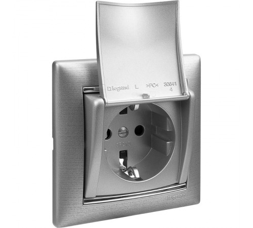 Valena Алюминий Розетка 1-ая с/з с крышкой  770122  Legrand