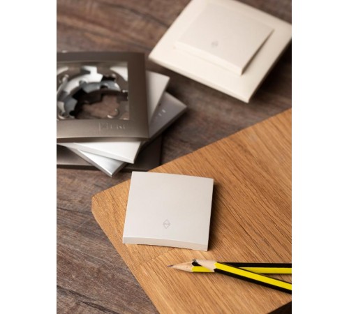 Валенсия лицевая панель выключателя проходного 1-кл. 10А жемчуг EKF PROxima   ESV10-L-025-50   EKF