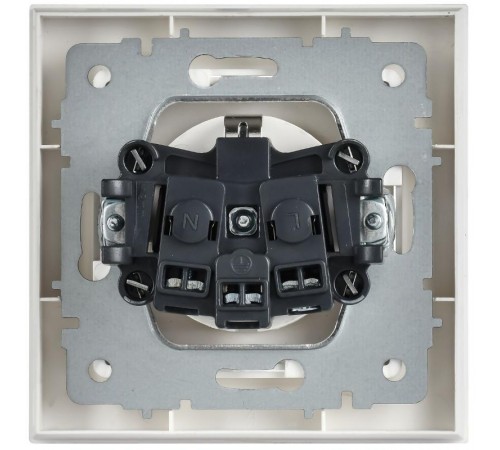 BRITE Розетка 1-местная с заземлением с защитными шторками 16А в сборе РСР14-1-0-БрАБ арктический белый   BR-R14-16-K91-F  IEK